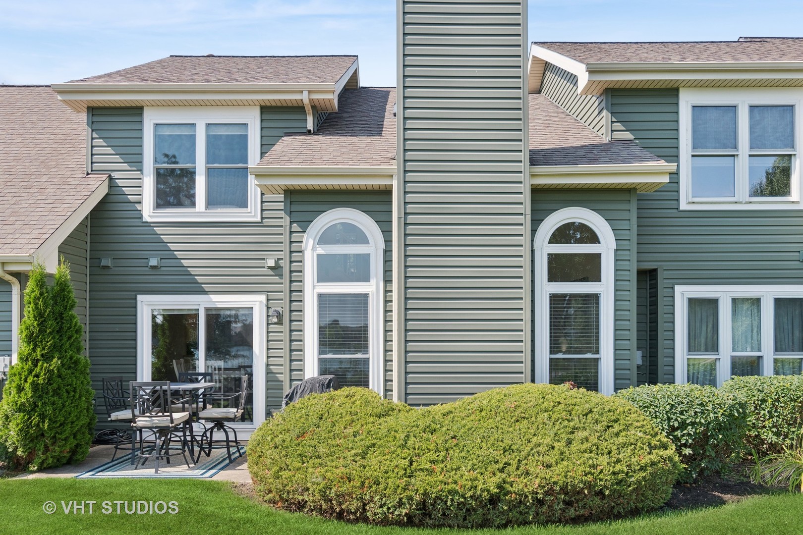 1062 RIDGEFIELD Circle, Carol Stream, IL 60188