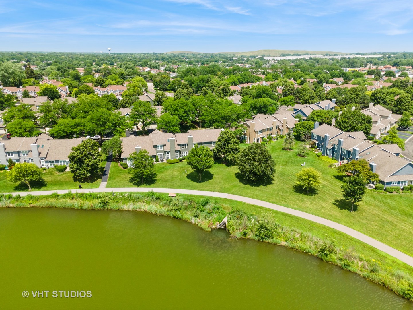 1062 RIDGEFIELD Circle, Carol Stream, IL 60188