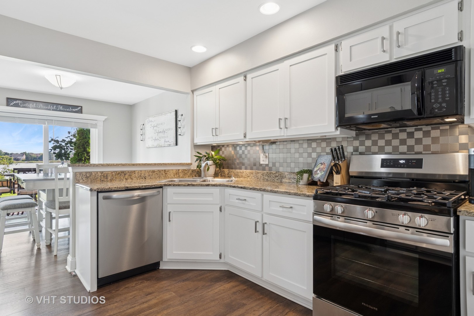 1062 RIDGEFIELD Circle, Carol Stream, IL 60188