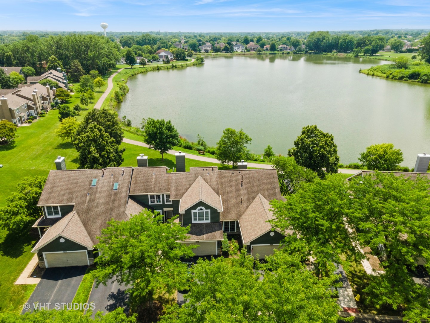 1062 RIDGEFIELD Circle, Carol Stream, IL 60188