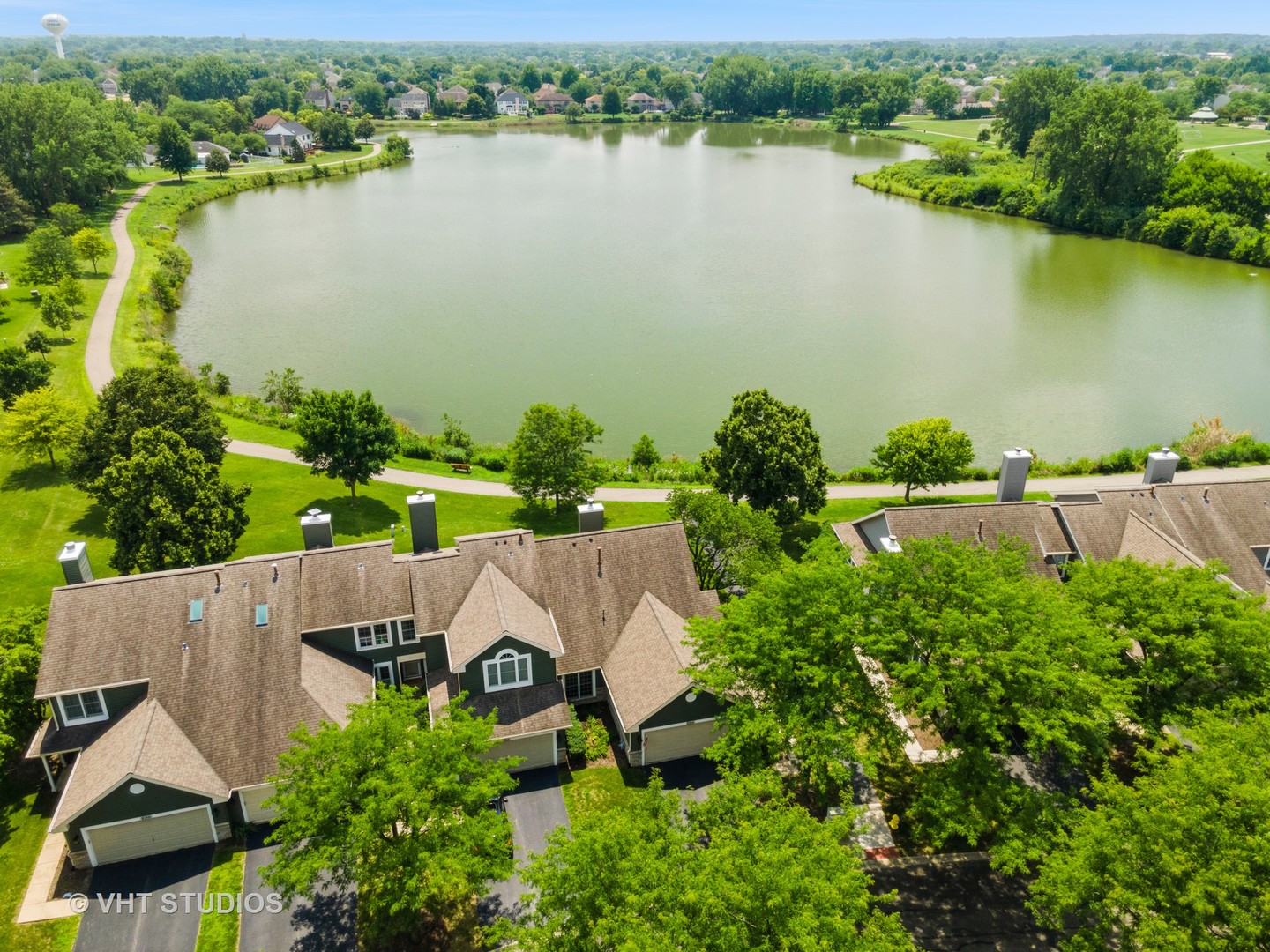 1062 RIDGEFIELD Circle, Carol Stream, IL 60188