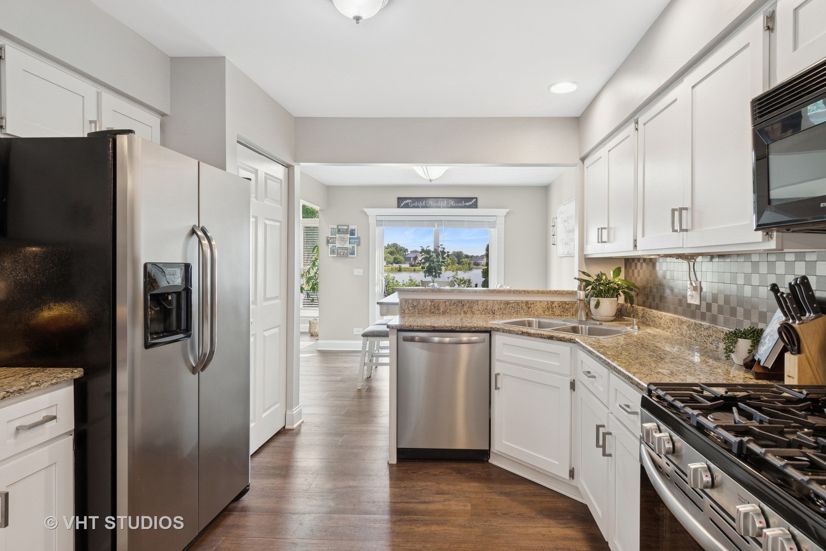 1062 RIDGEFIELD Circle, Carol Stream, IL 60188