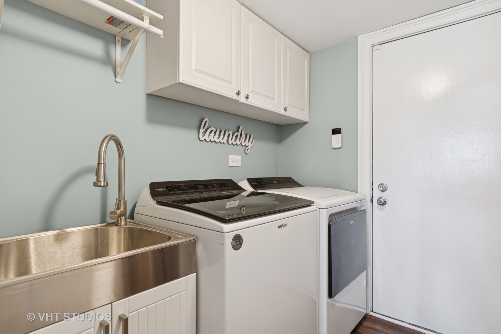 1062 RIDGEFIELD Circle, Carol Stream, IL 60188
