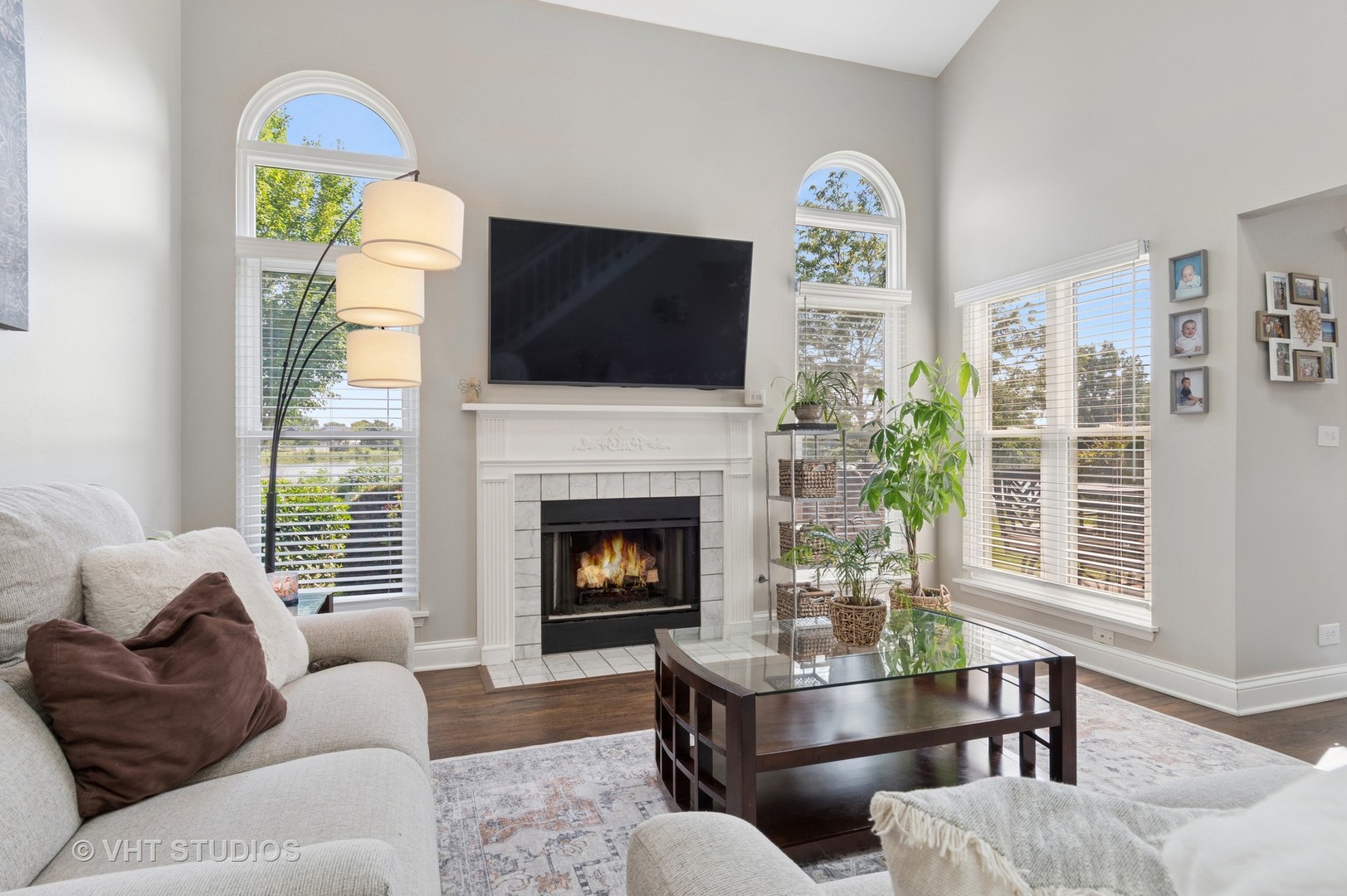 1062 RIDGEFIELD Circle, Carol Stream, IL 60188