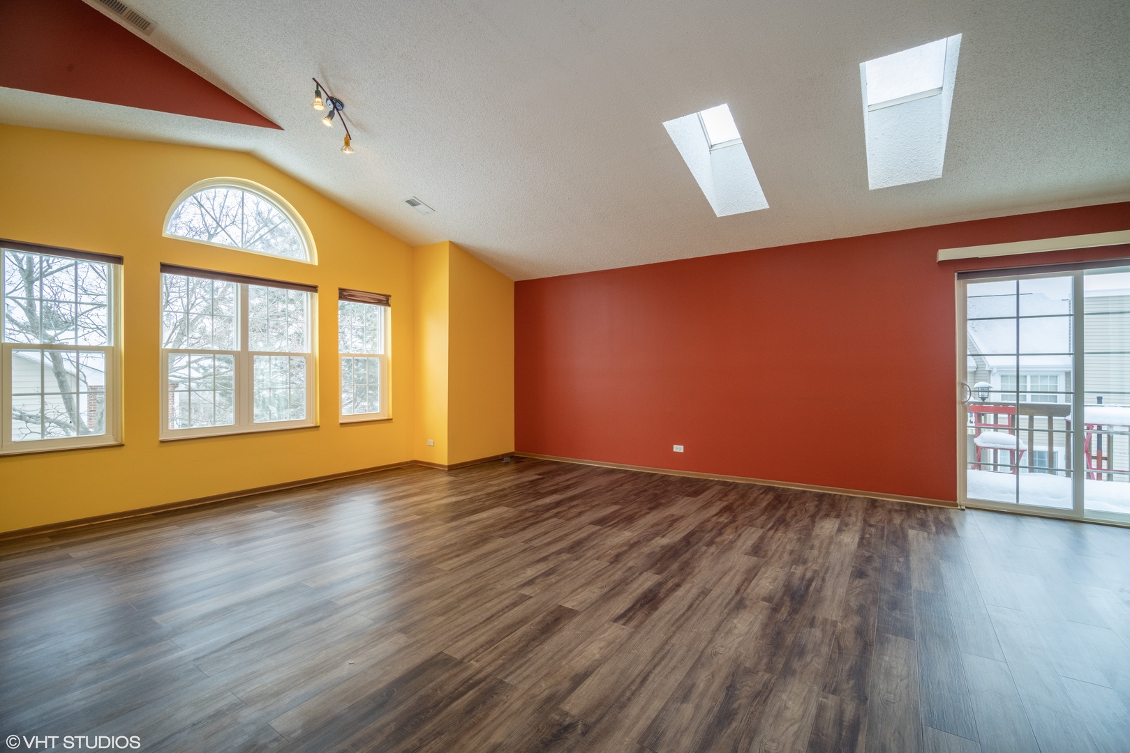 350 W Happfield Drive, Arlington Heights, IL 60004