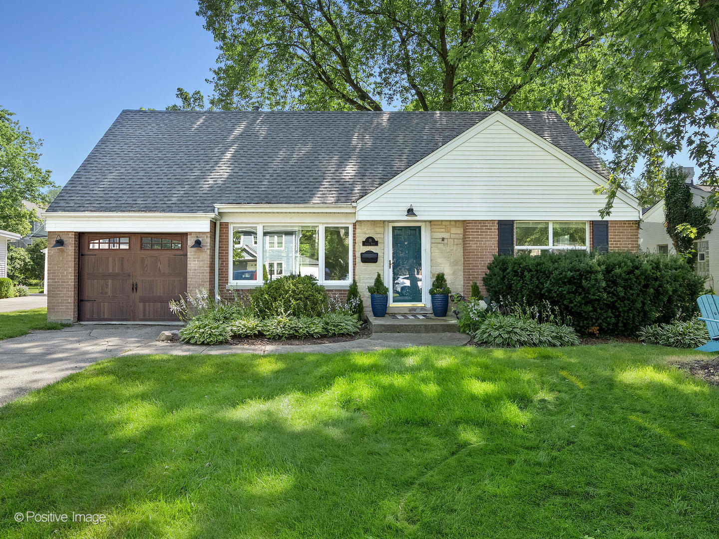 19 INDIAN Drive, Clarendon Hills, IL 60514