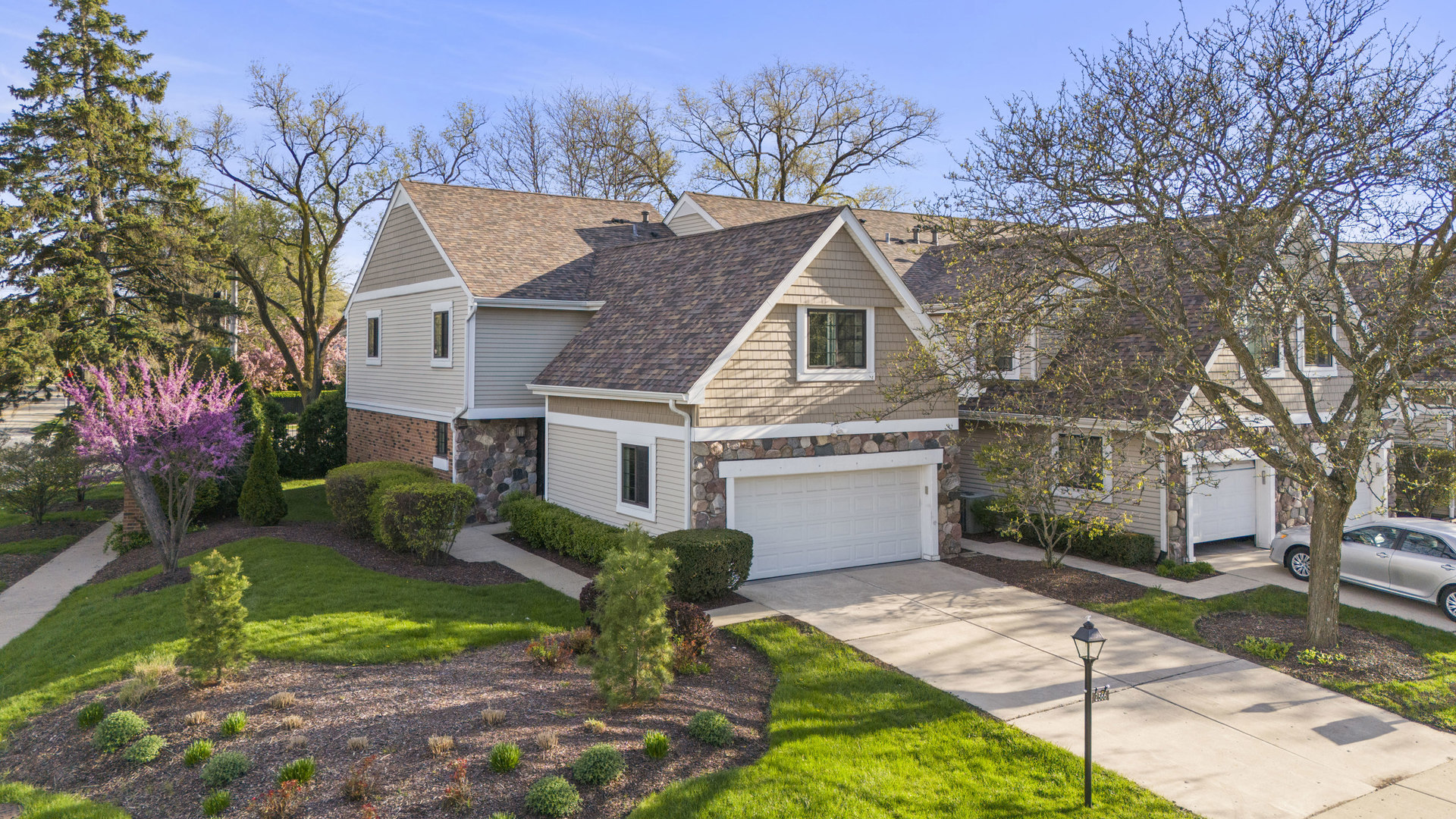 2566 ESSEX Drive, Northbrook, IL 60062
