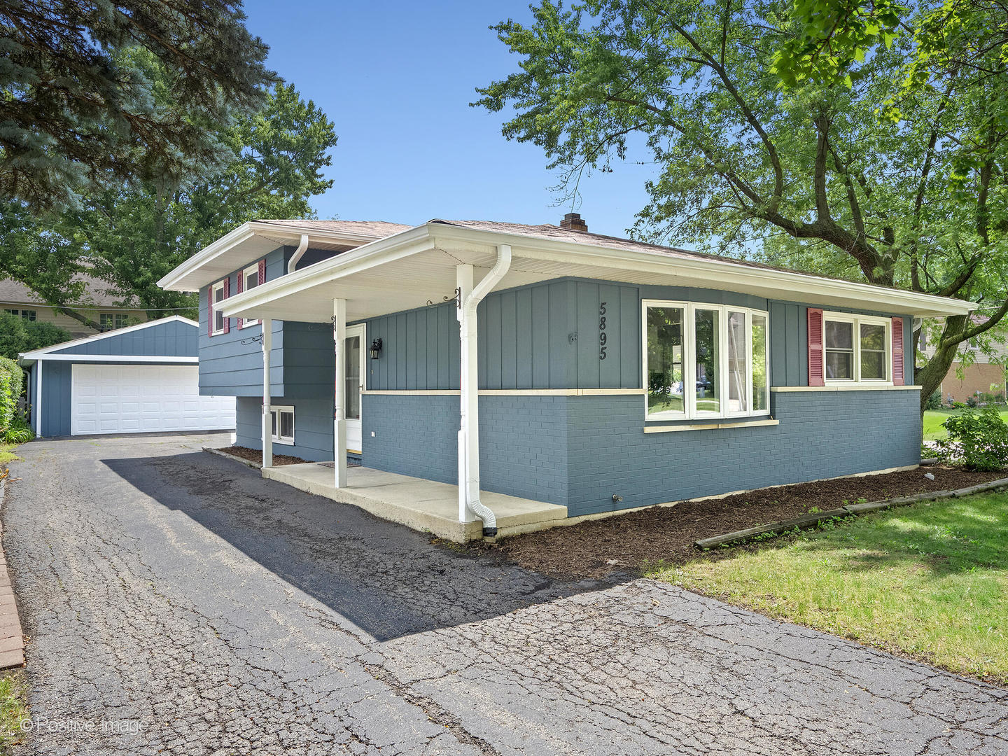5895 Virginia Avenue, Clarendon Hills, IL 60514