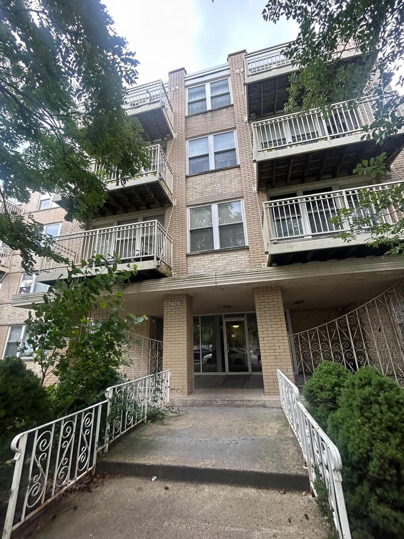 2501 W TOUHY Avenue #406, Chicago, IL 60645