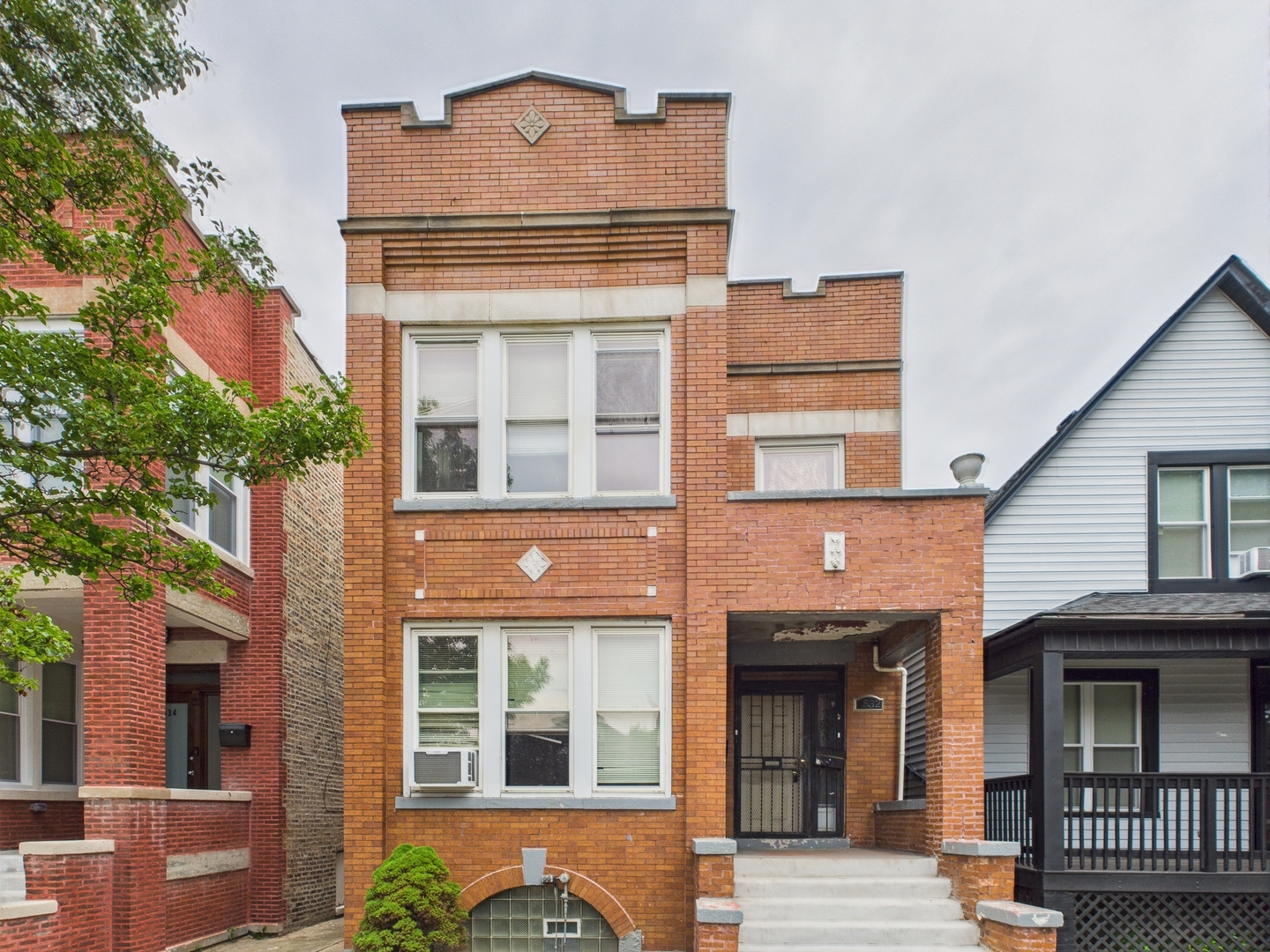 7532 S Champlain Avenue, Chicago, IL 60619