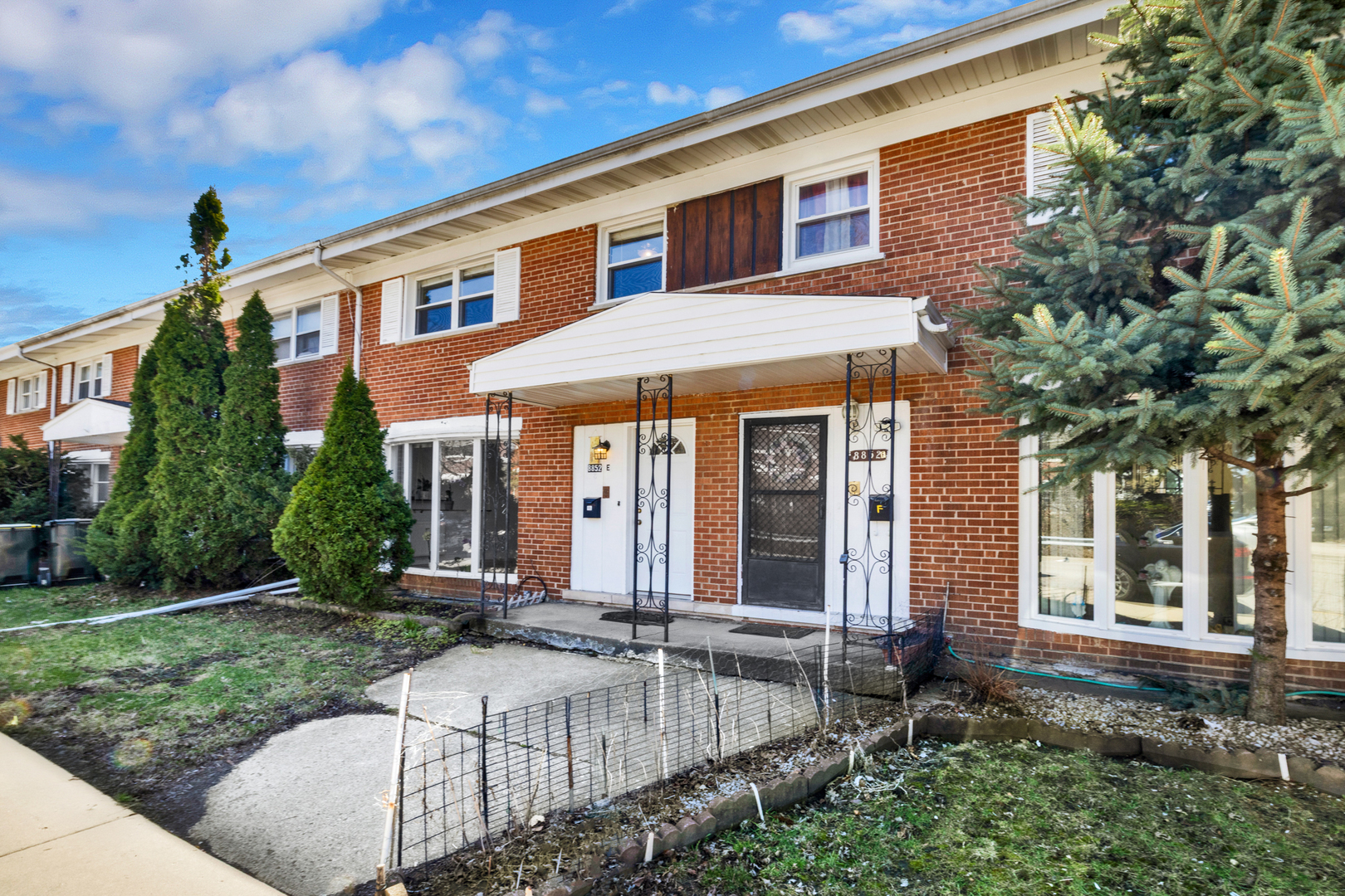 8852 Robin Drive #E, Des Plaines, IL 60016