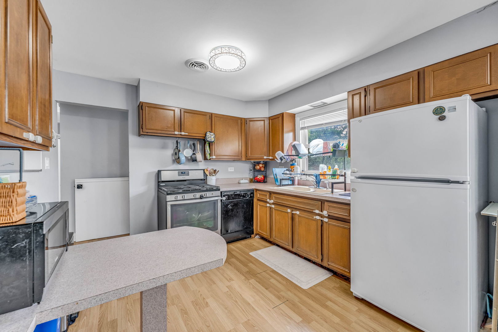 9113 Sycamore Drive, Hickory Hills, IL 60457