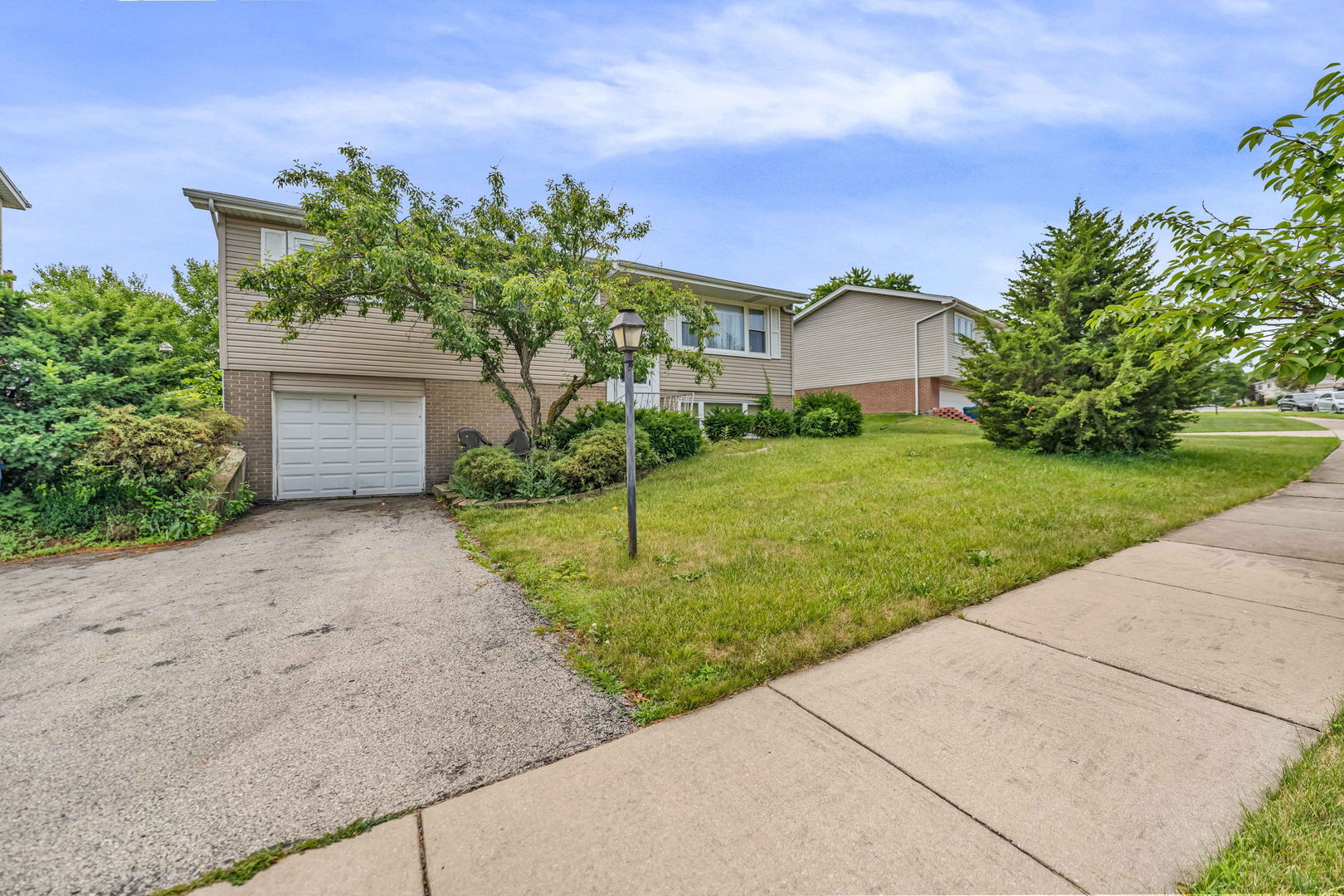 9113 Sycamore Drive, Hickory Hills, IL 60457