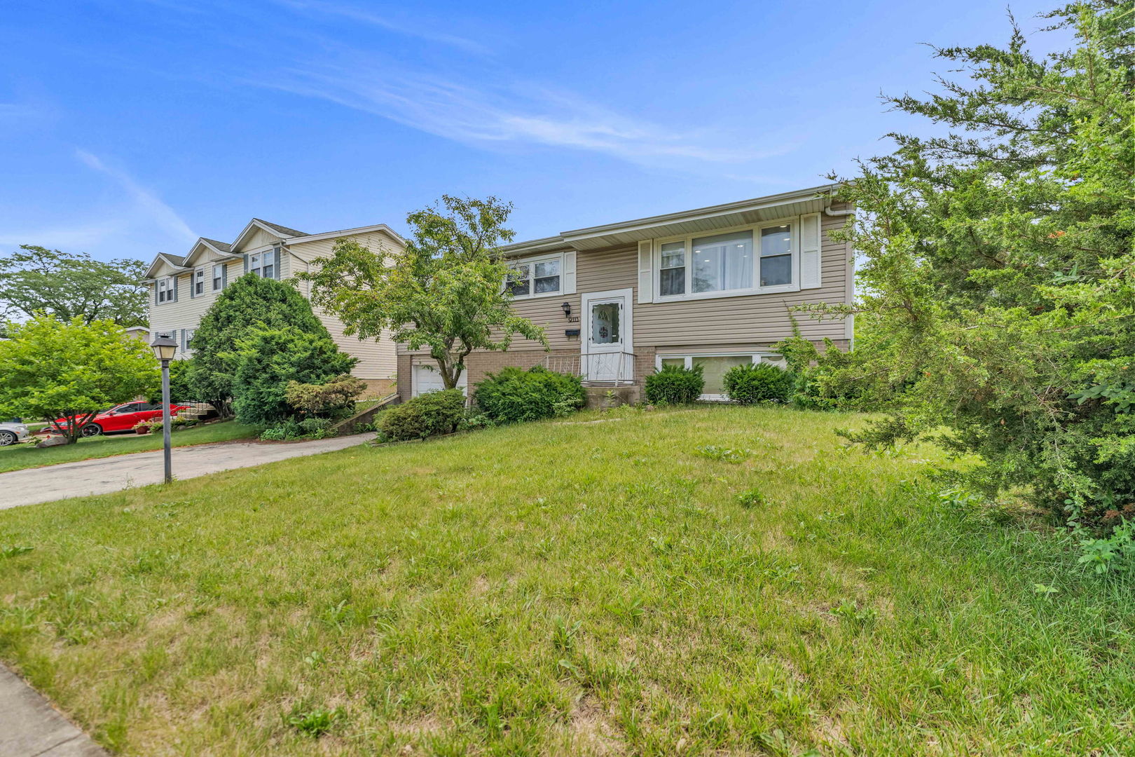 9113 Sycamore Drive, Hickory Hills, IL 60457