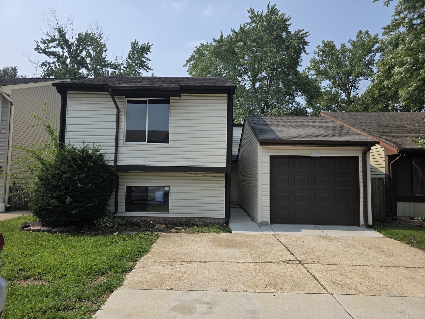 30W135 Wildwood Court, Warrenville, IL 60555