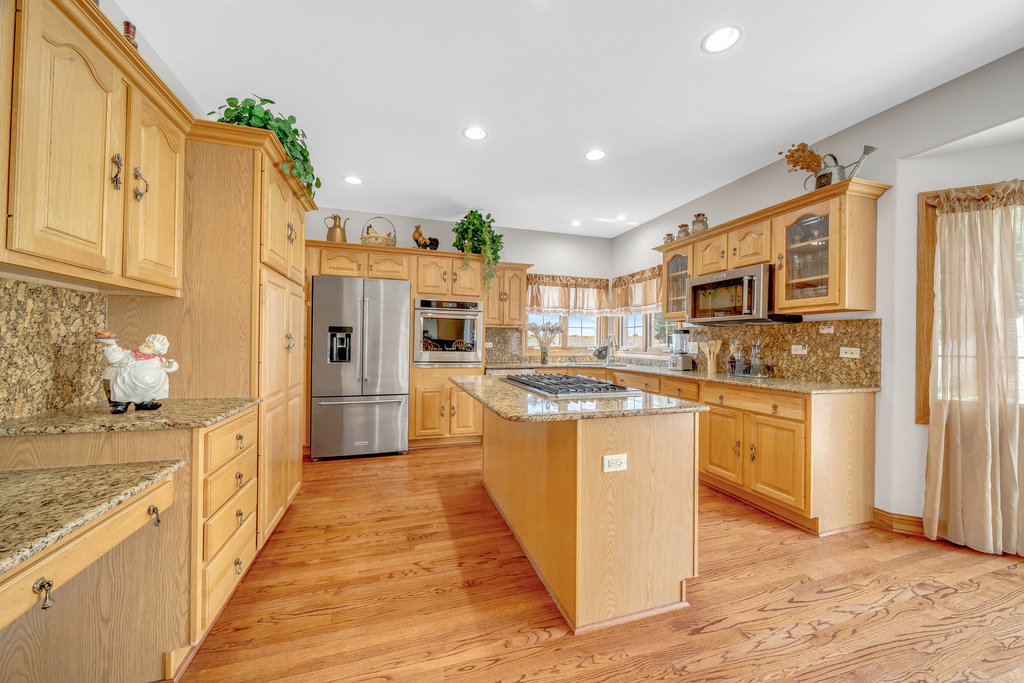 8924 Woodbine Court, Tinley Park, IL 60487
