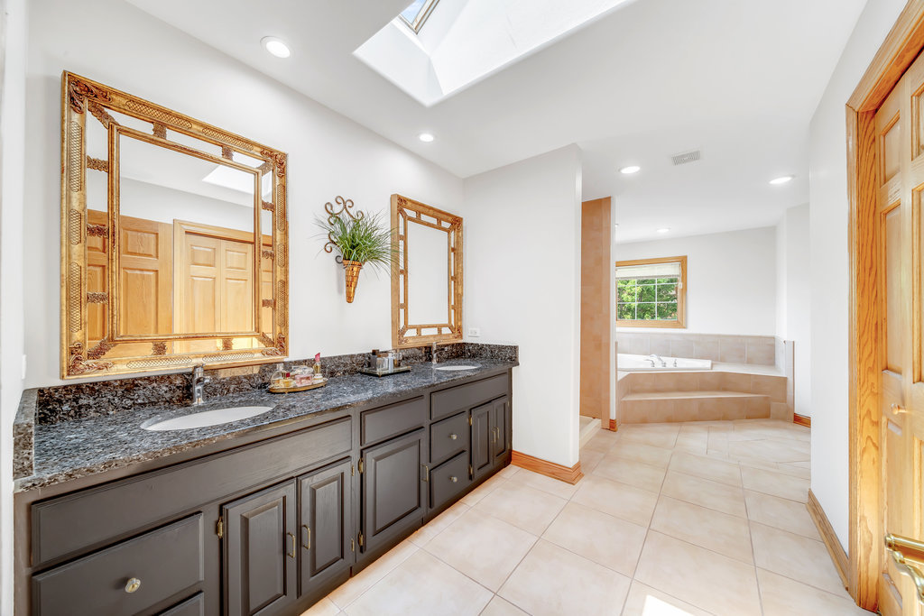 8924 Woodbine Court, Tinley Park, IL 60487