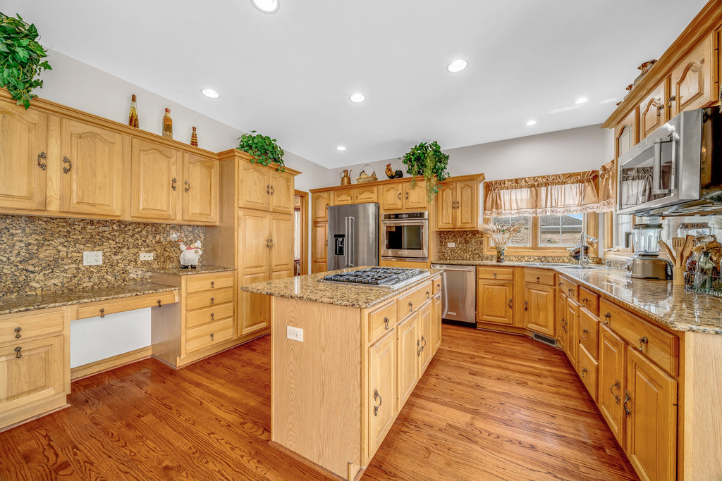8924 Woodbine Court, Tinley Park, IL 60487