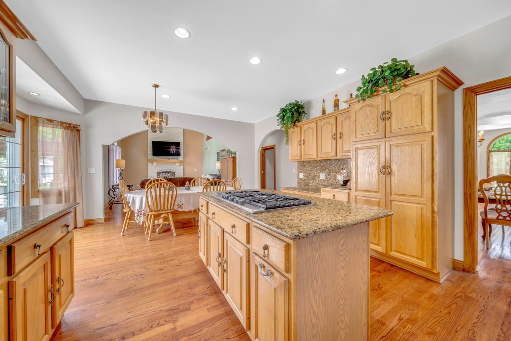 8924 Woodbine Court, Tinley Park, IL 60487