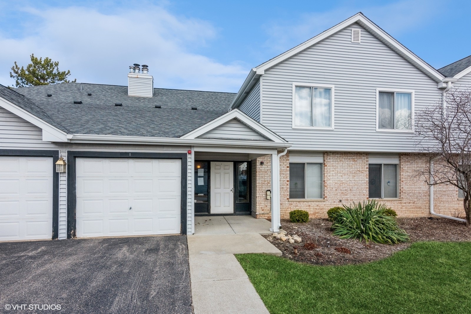 7010 Brighton Court #204, Woodridge, IL 60517