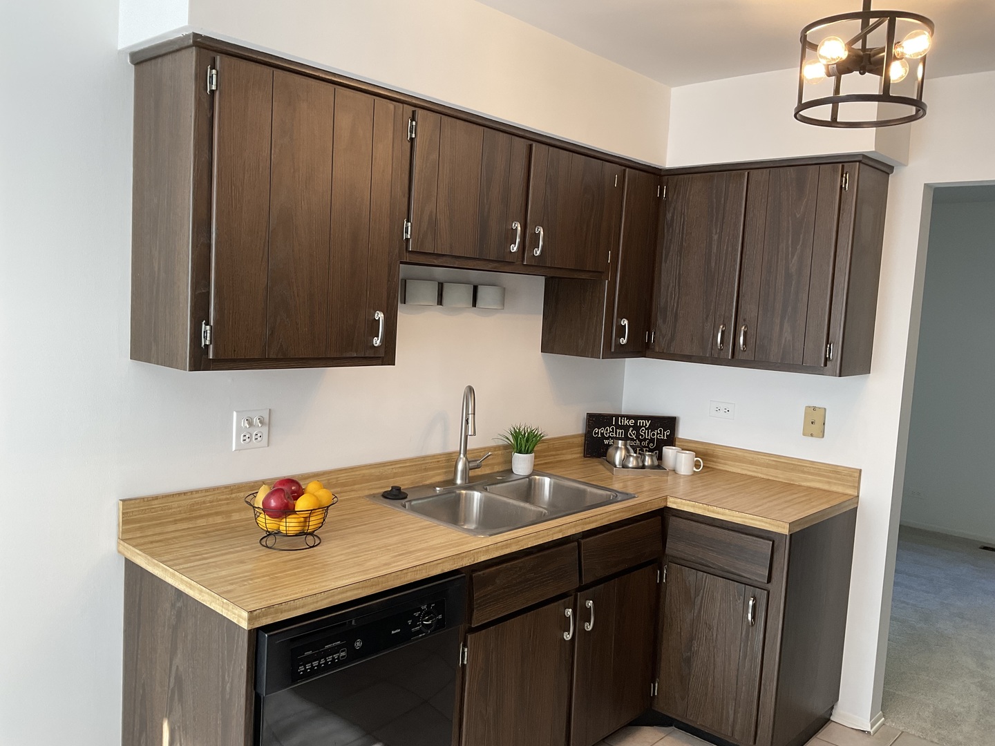 1129 Rhodes Court, Wheaton, IL 60189