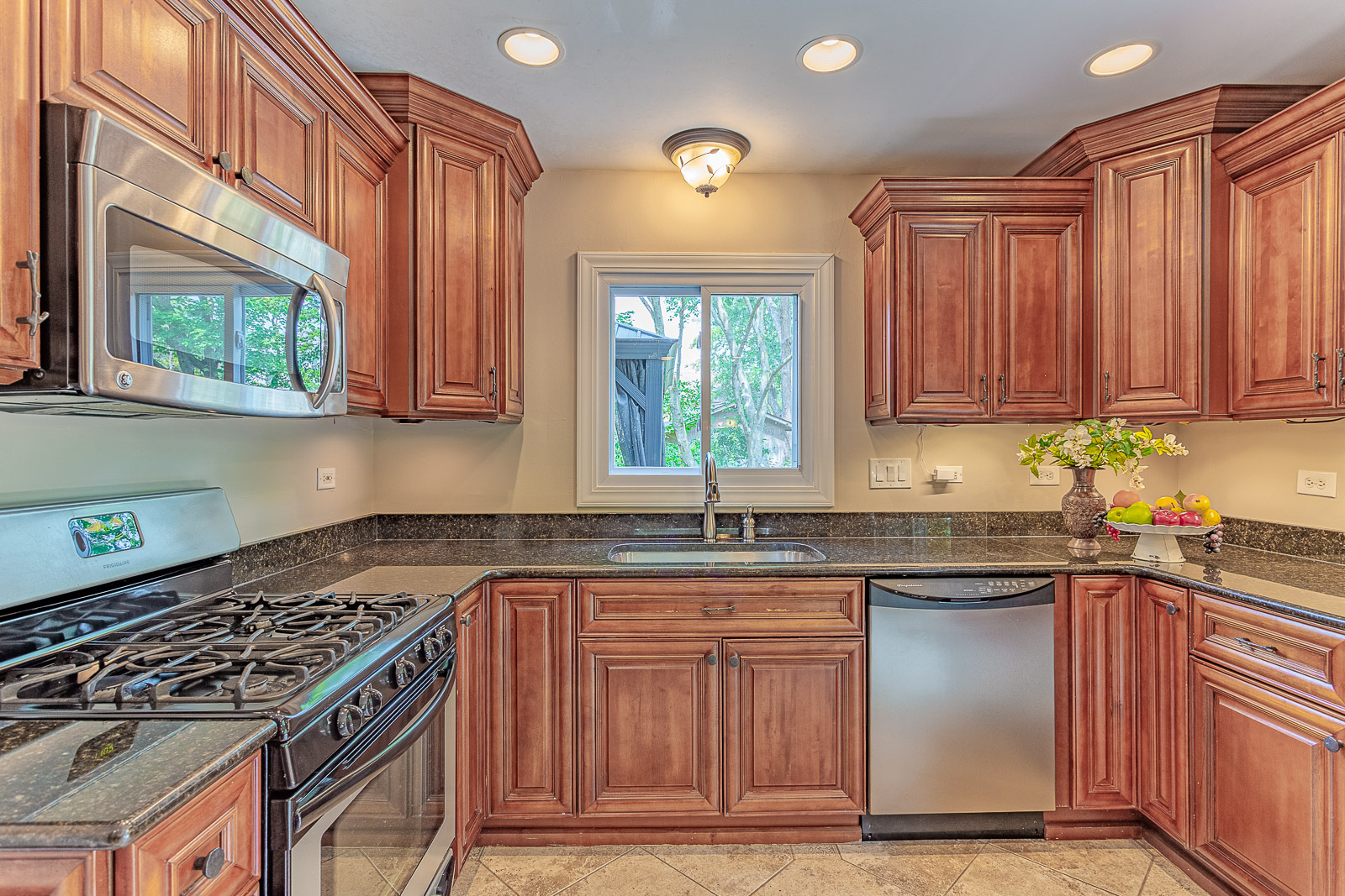 1490 Paisley Court, Hoffman Estates, IL 60010