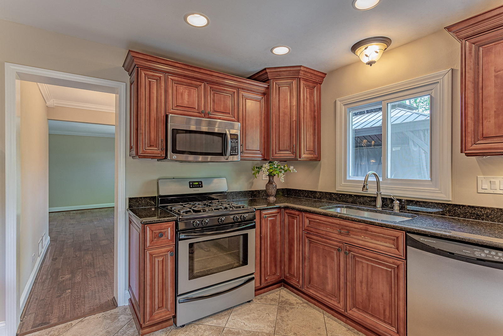 1490 Paisley Court, Hoffman Estates, IL 60010