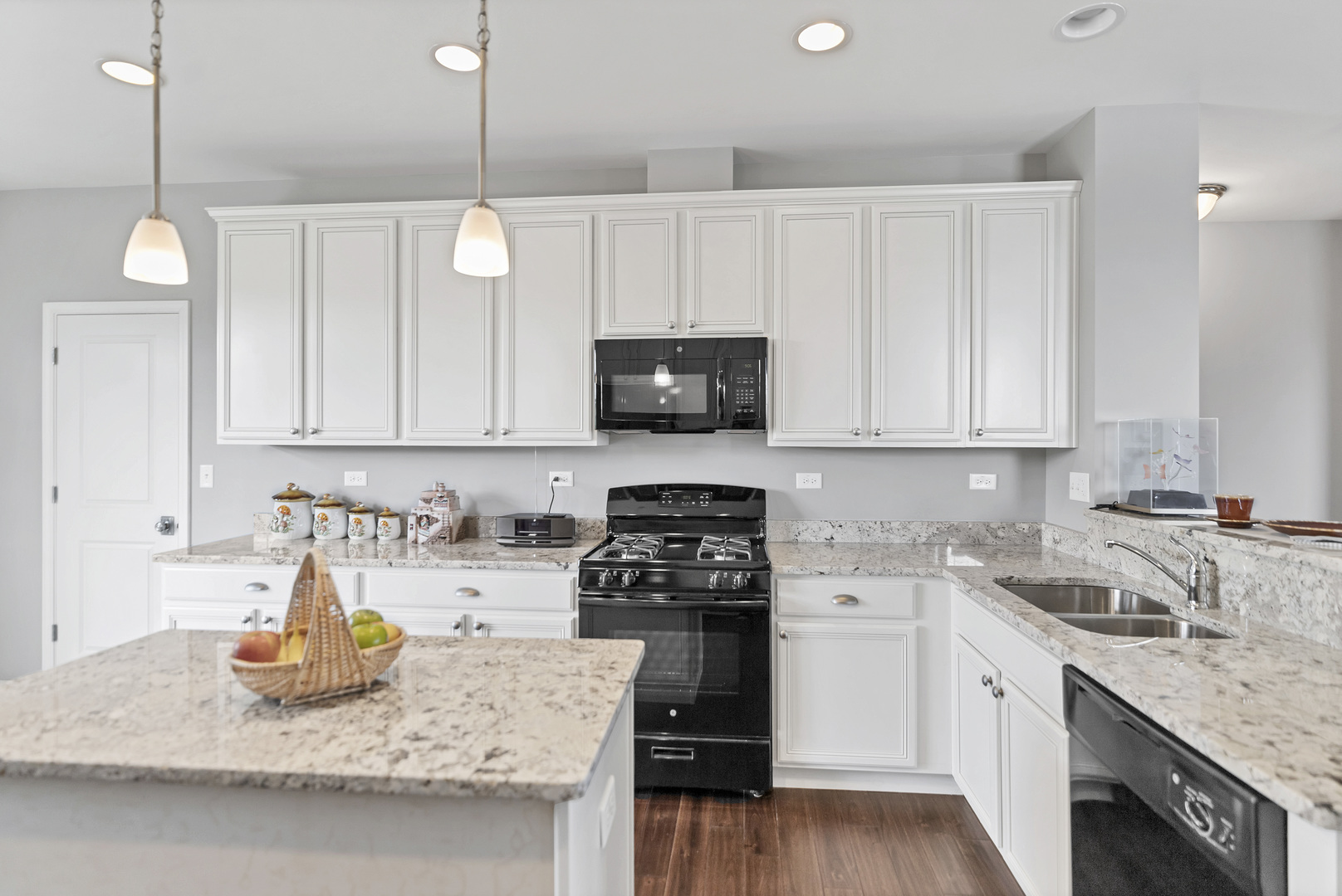 7 Bethel Lane, Schaumburg, IL 60194