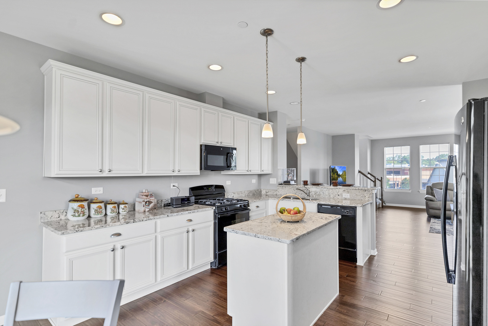 7 Bethel Lane, Schaumburg, IL 60194