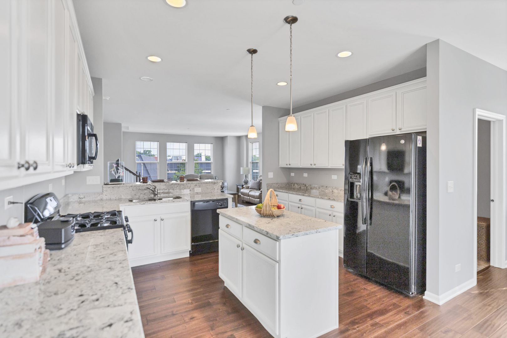 7 Bethel Lane, Schaumburg, IL 60194