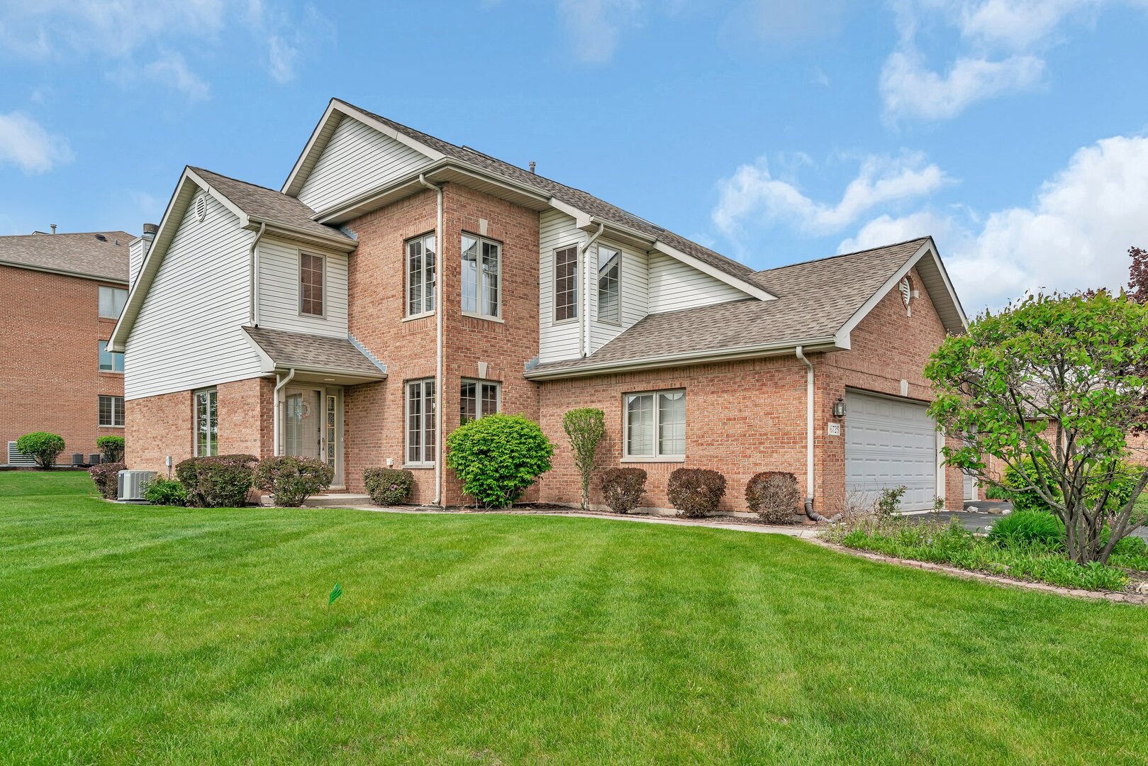 6725 Pondview Drive, Tinley Park, IL 60477
