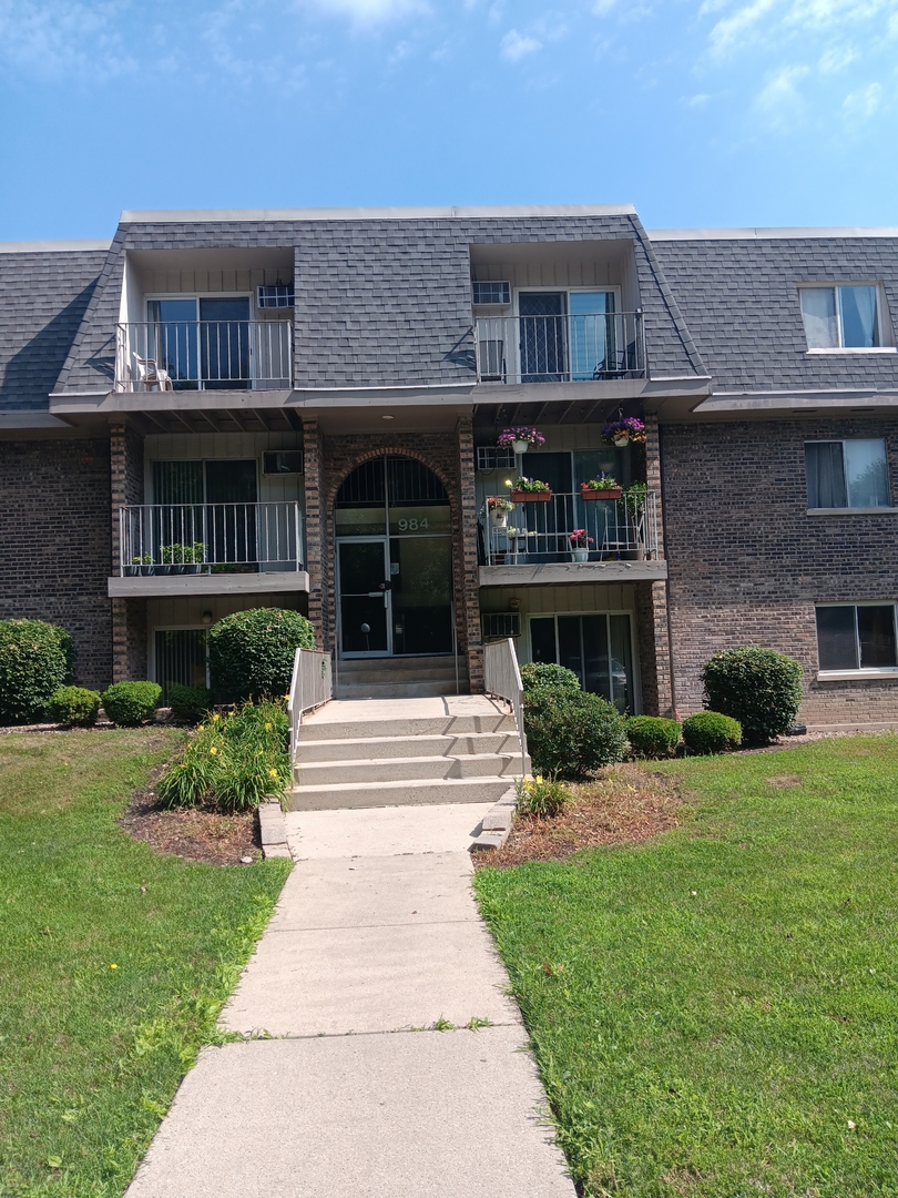 984 Crabapple Drive #102, Prospect Heights, IL 60070