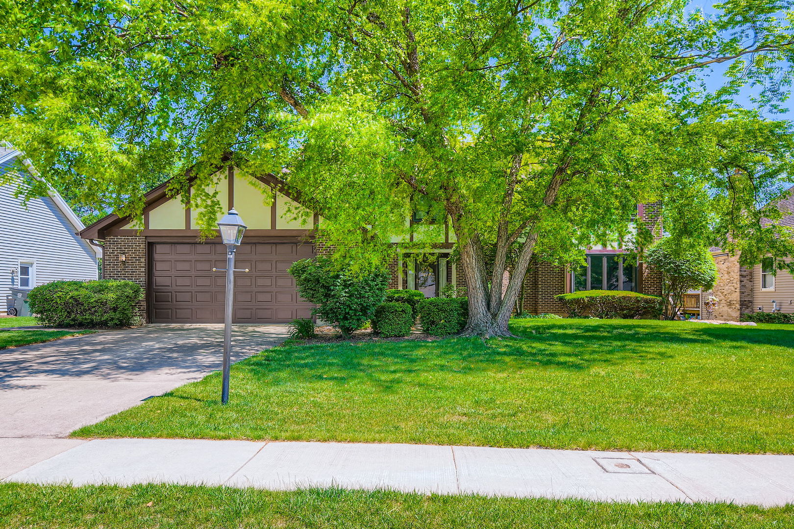 3825 Charlemagne Drive, Hoffman Estates, IL 60192