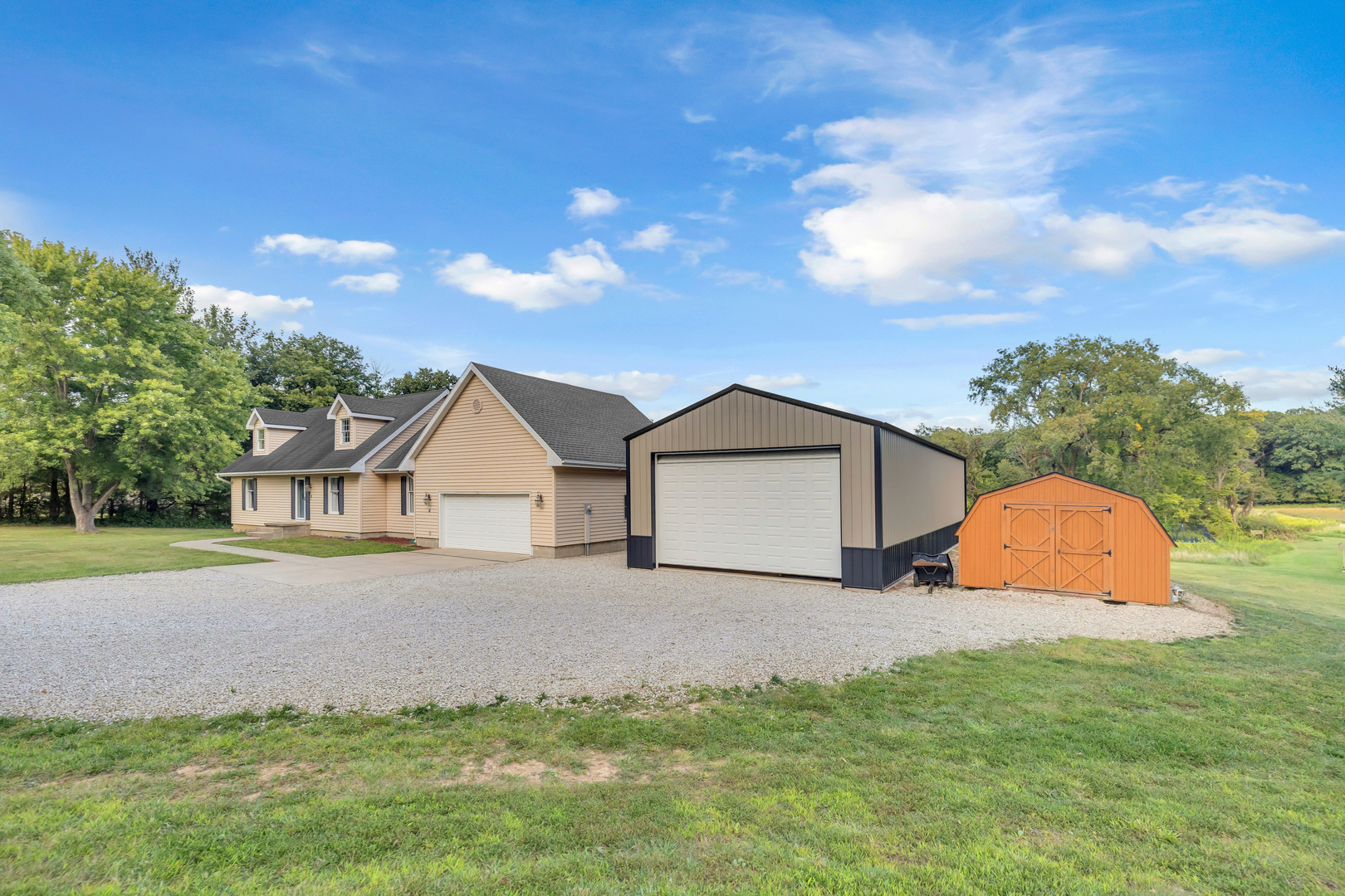 4454 N Prairie View Road, Oakley, IL 62501