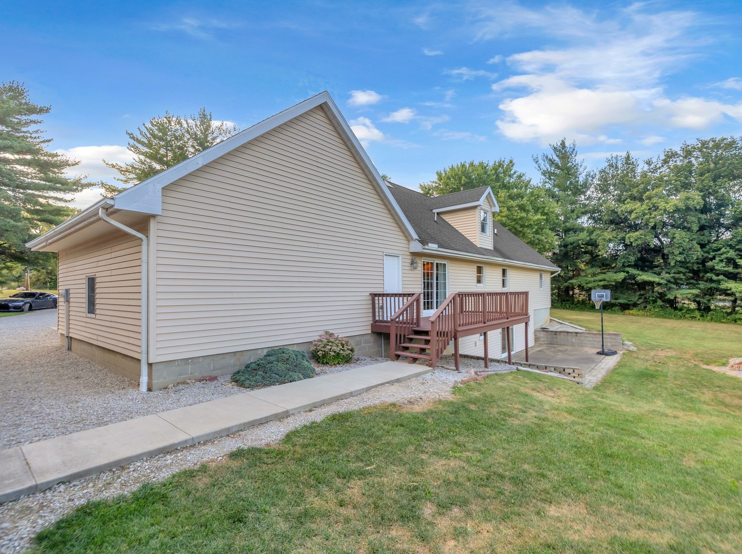 4454 N Prairie View Road, Oakley, IL 62501