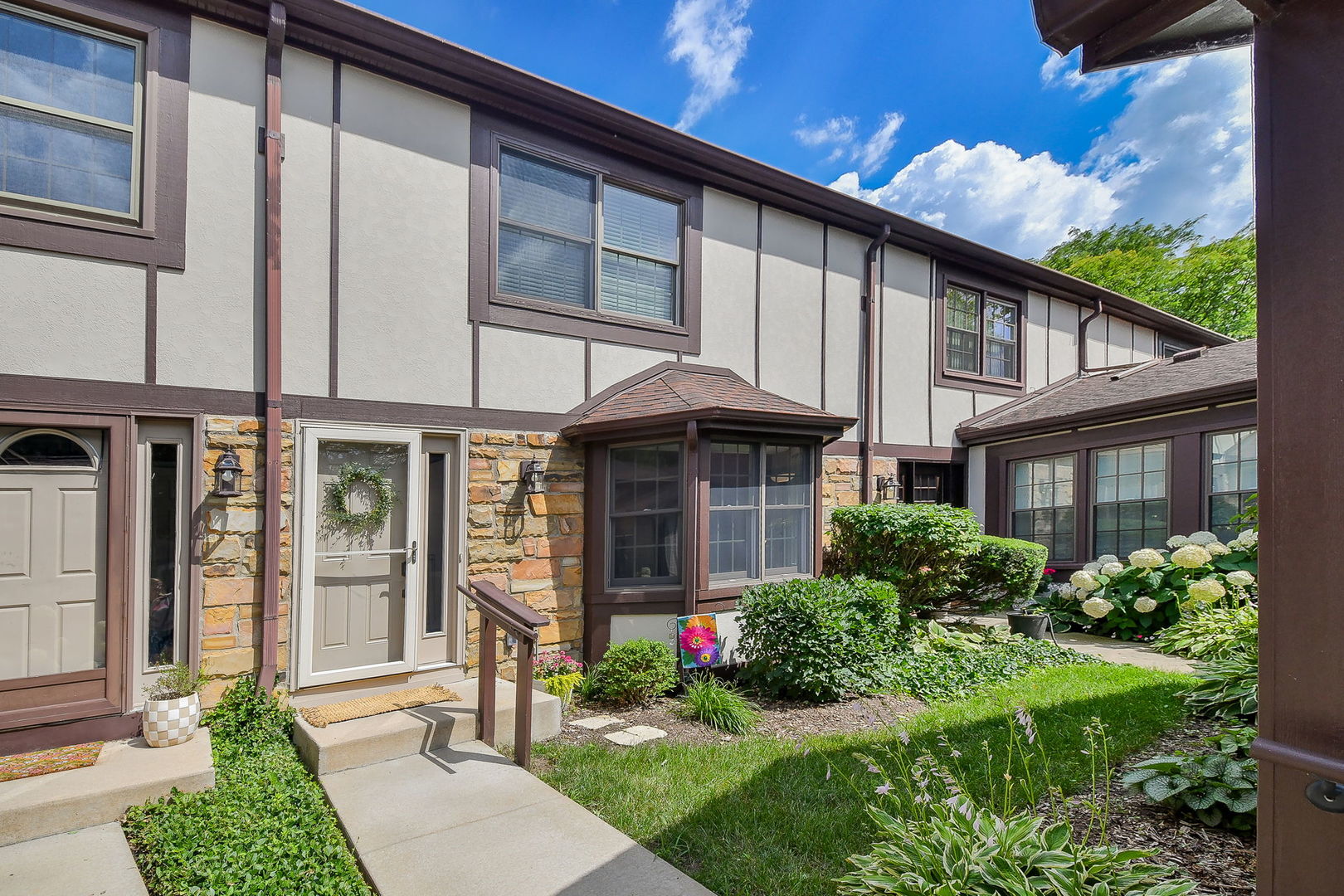 74 White Oak Circle, St. Charles, IL 60174