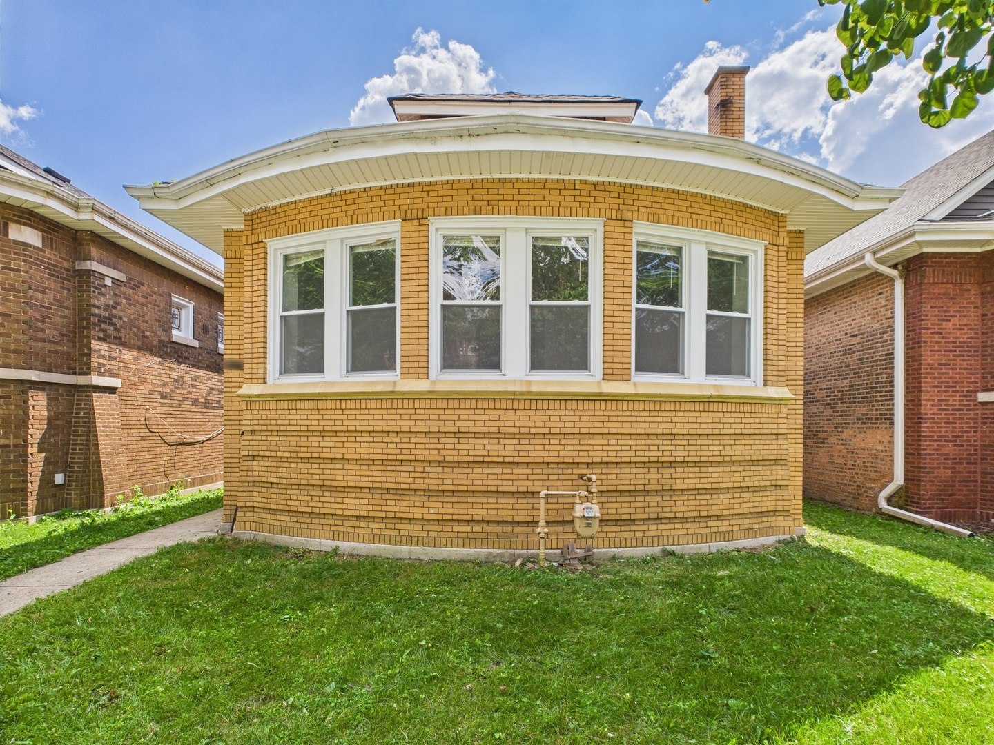 8015 S Paxton Avenue, Chicago, IL 60617
