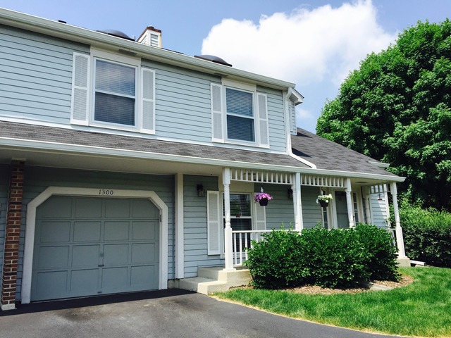 1300 Queensgreen Circle, Naperville, IL 60563