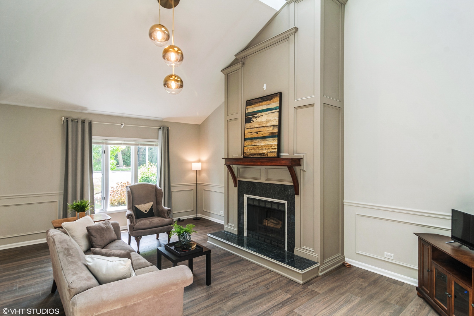 915 Suffolk Court, Libertyville, IL 60048