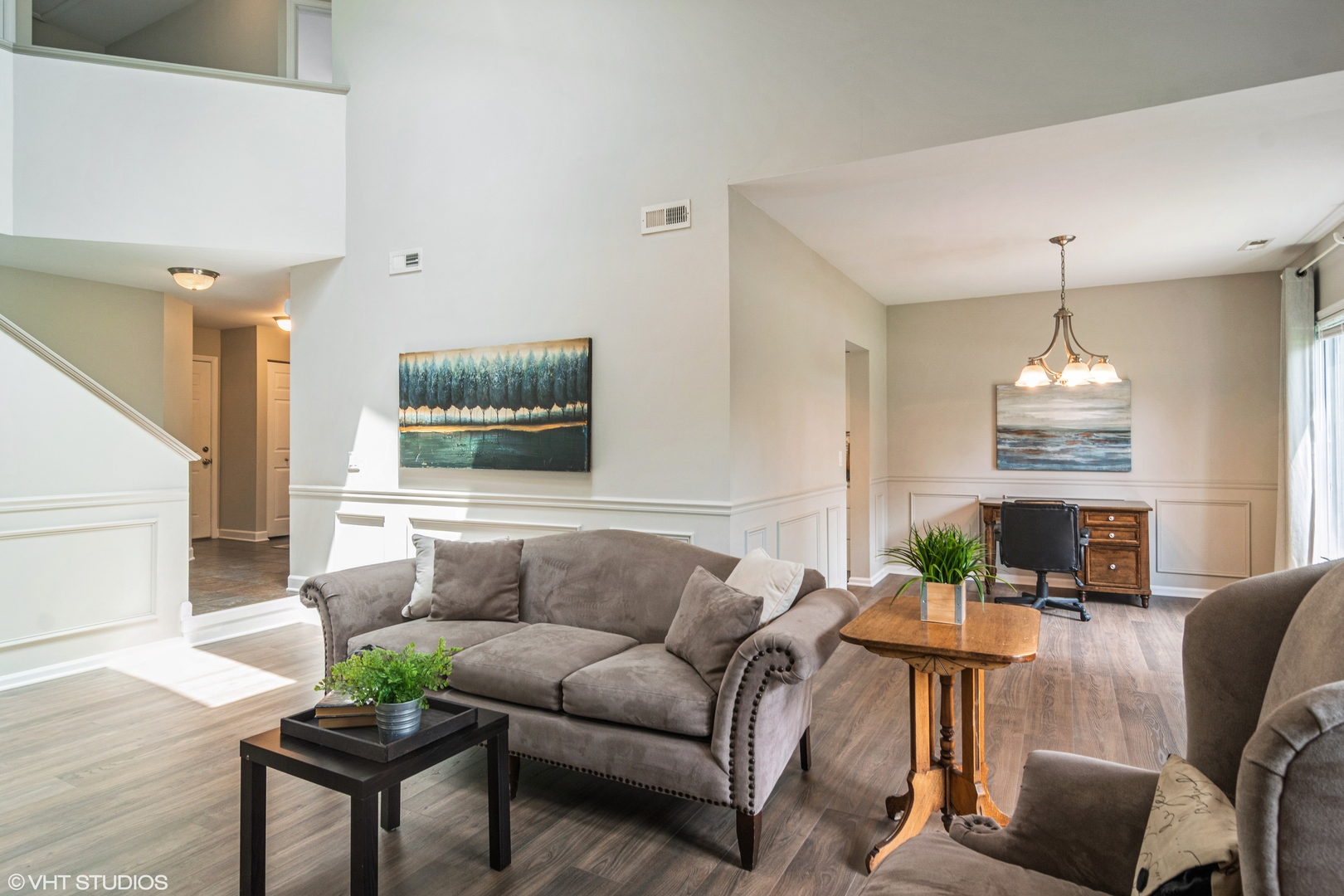 915 Suffolk Court, Libertyville, IL 60048