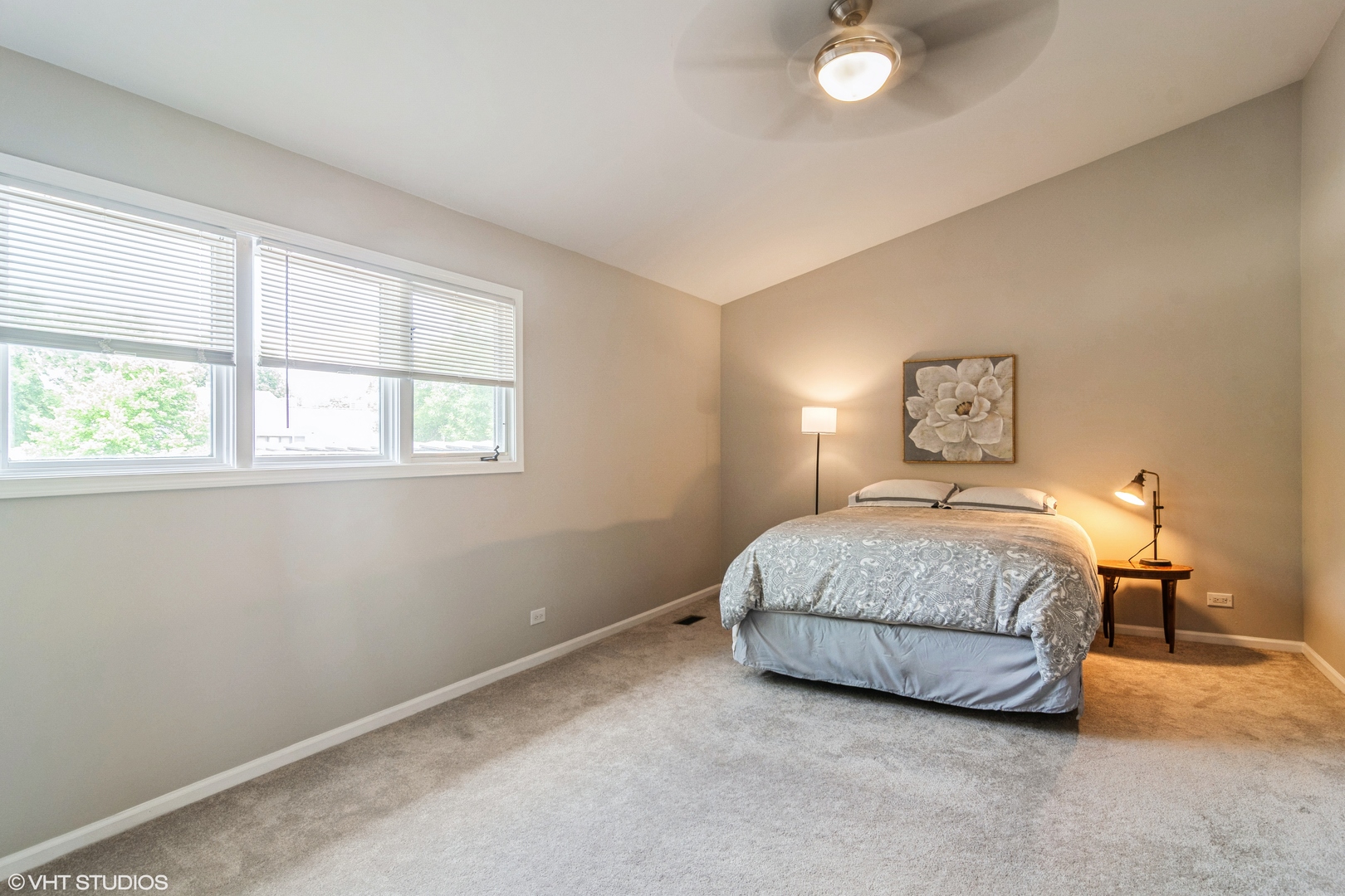 915 Suffolk Court, Libertyville, IL 60048
