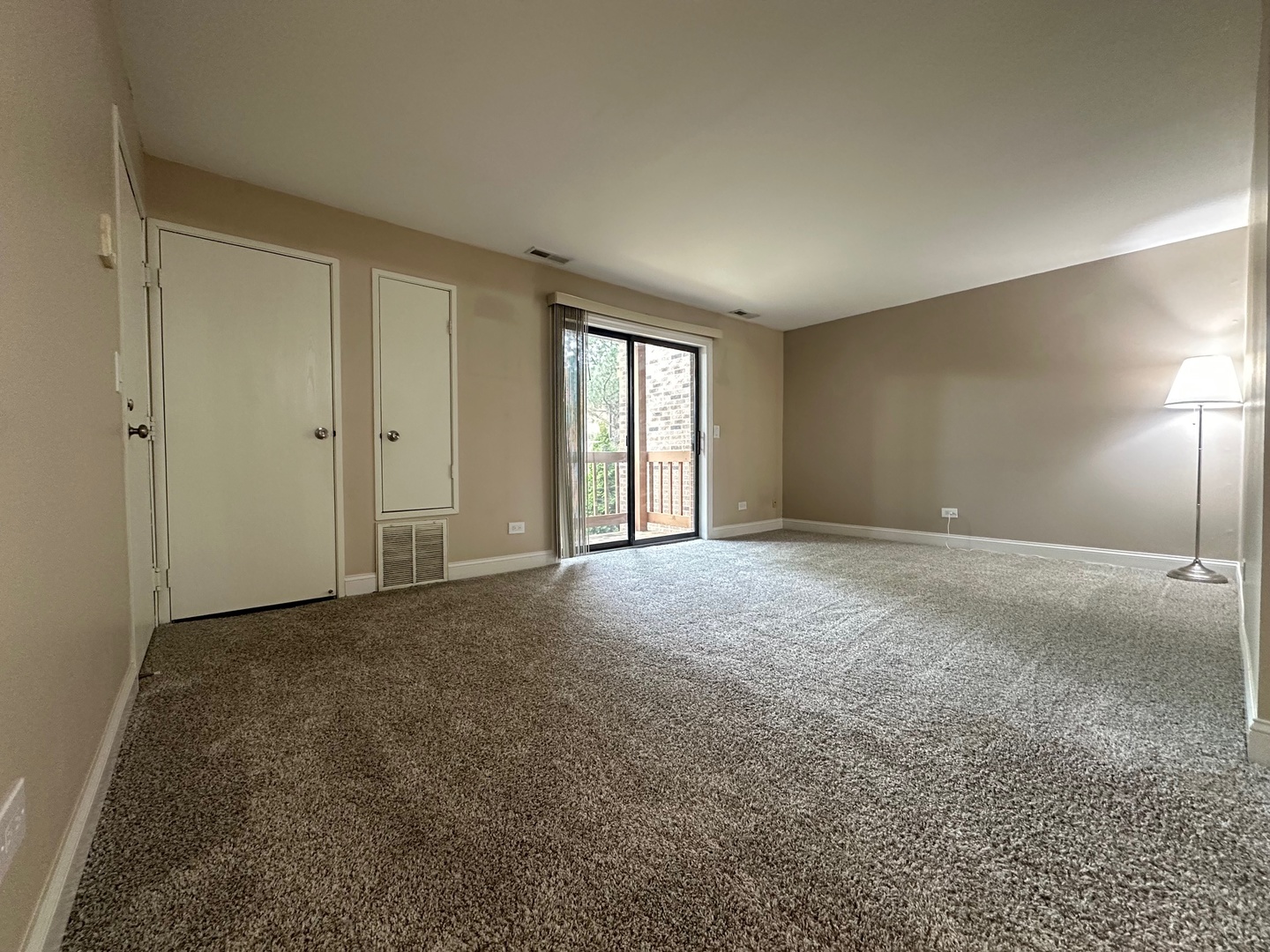 2226 Abbeywood Drive #B, Lisle, IL 60532