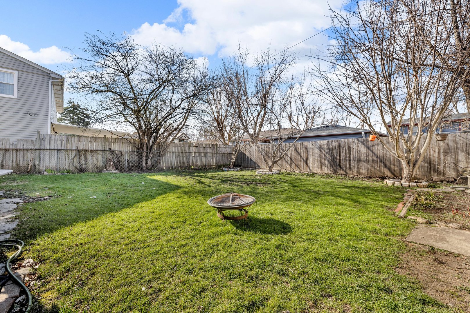 1824 Endicott Circle, Carpentersville, IL 60110