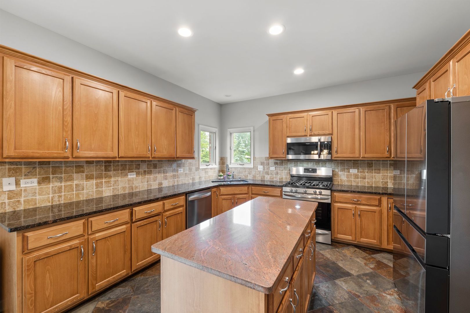 1215 Pendleton Drive, Lemont, IL 60439