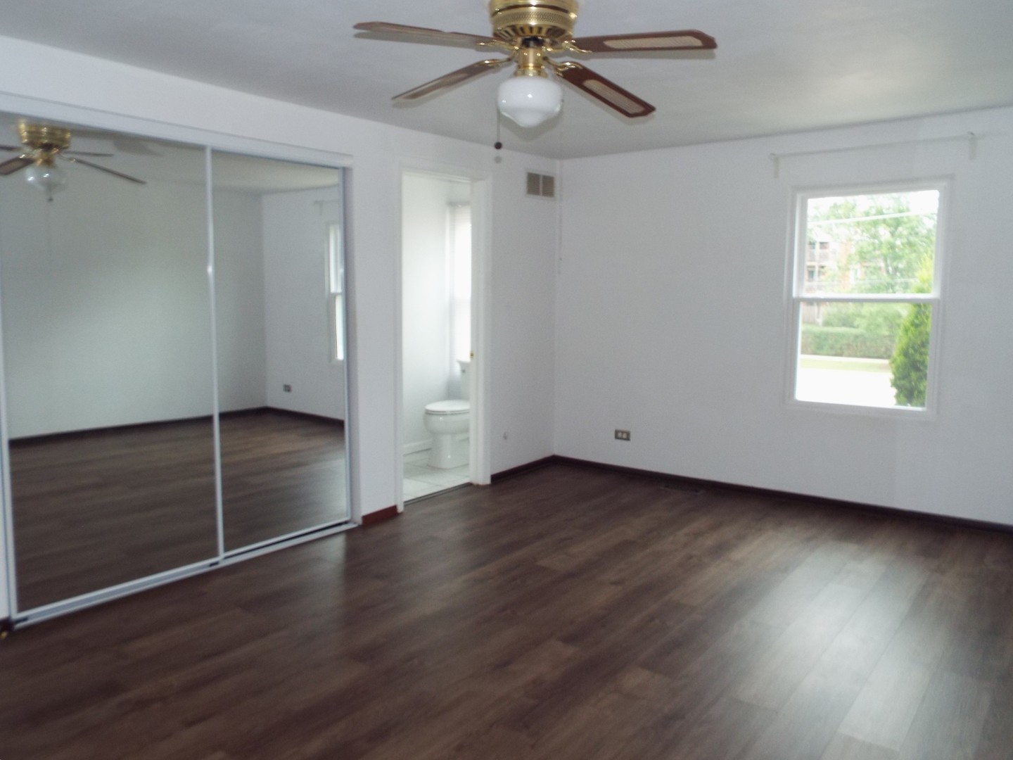 2143 Hassell Road, Hoffman Estates, IL 60169