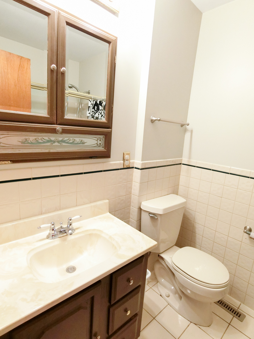 517 Hingham Lane, Schaumburg, IL 60193