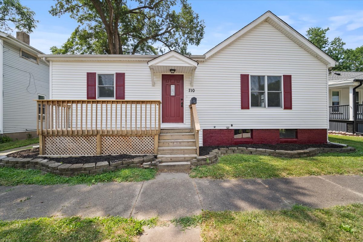 710 W Walnut Street, Bloomington, IL 61701