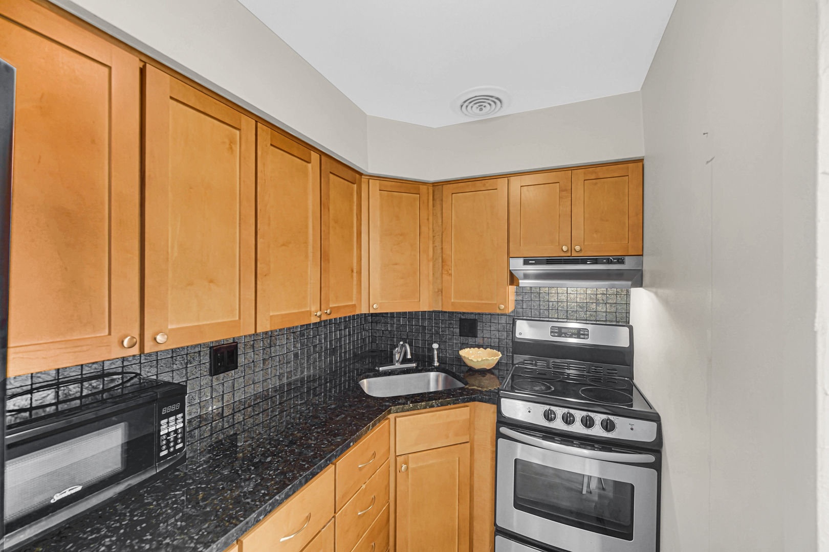 7830 W North Avenue #505, Elmwood Park, IL 60707