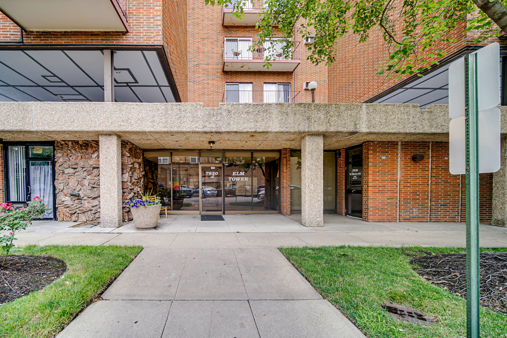 7830 W North Avenue #505, Elmwood Park, IL 60707