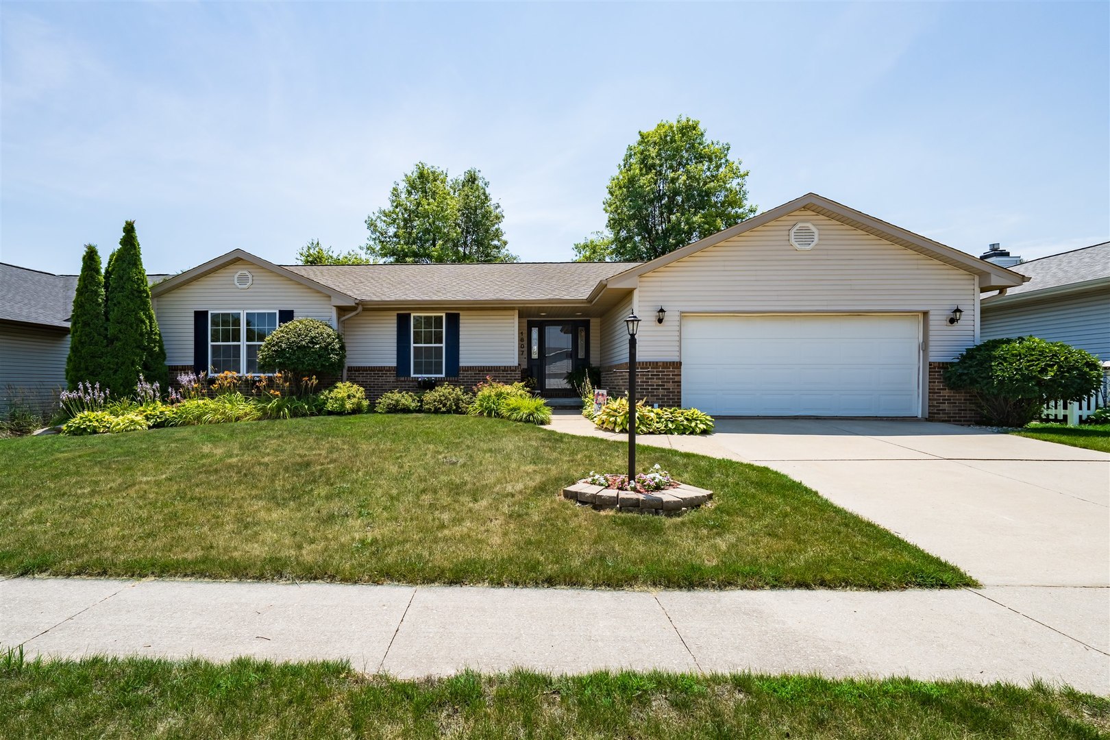 1807 Trails Drive, Urbana, IL 61802